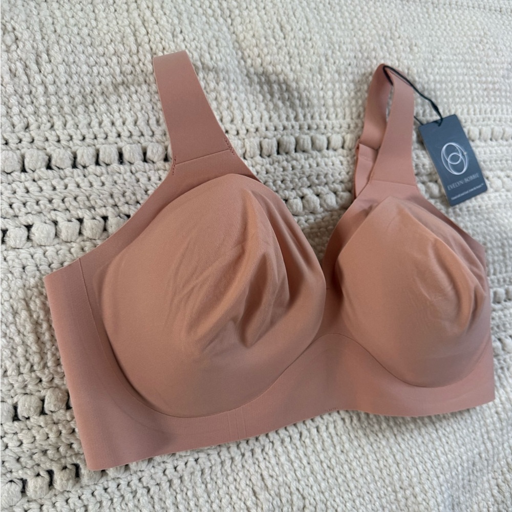 Evelyn & Bobbie Starlette Plunge Bra Wireless Padded Seamless Support NWT Size M - Picture 2 of 15